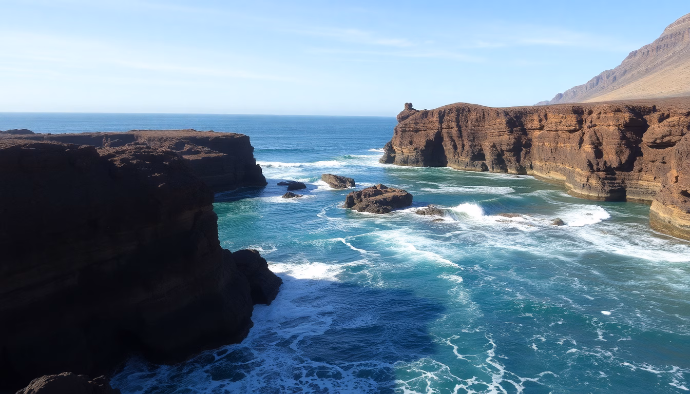 sentier volcanique à Tenerife avec vue sur l'océan